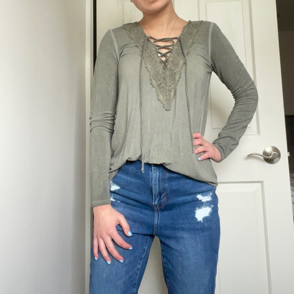 American Eagle Lace Up Soft and Sexy Tee - Picture 2 of 6